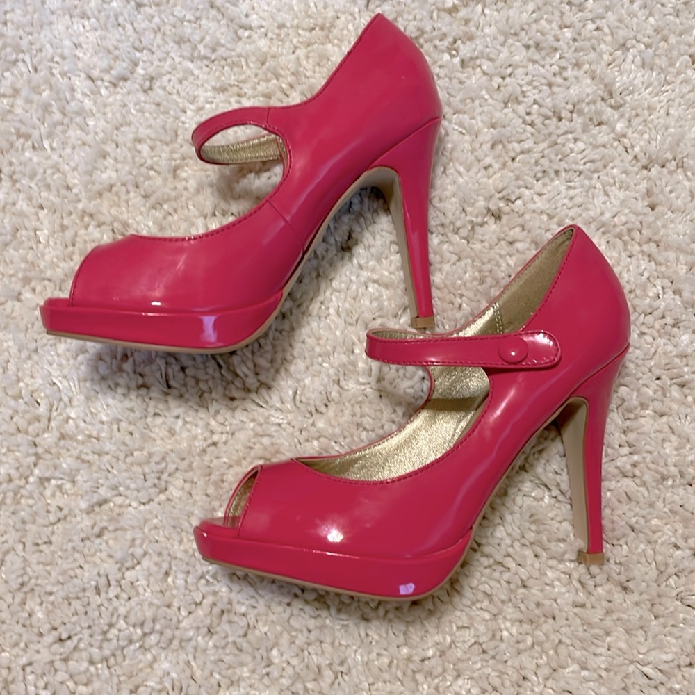 New Charlotte Russe pink shoes open toe heels 4”